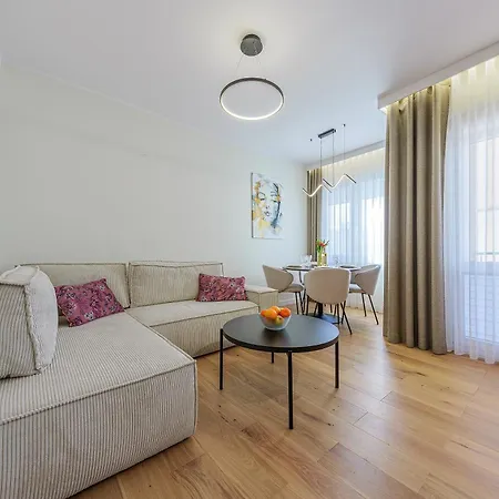 Hello Classy Royal Sopoty